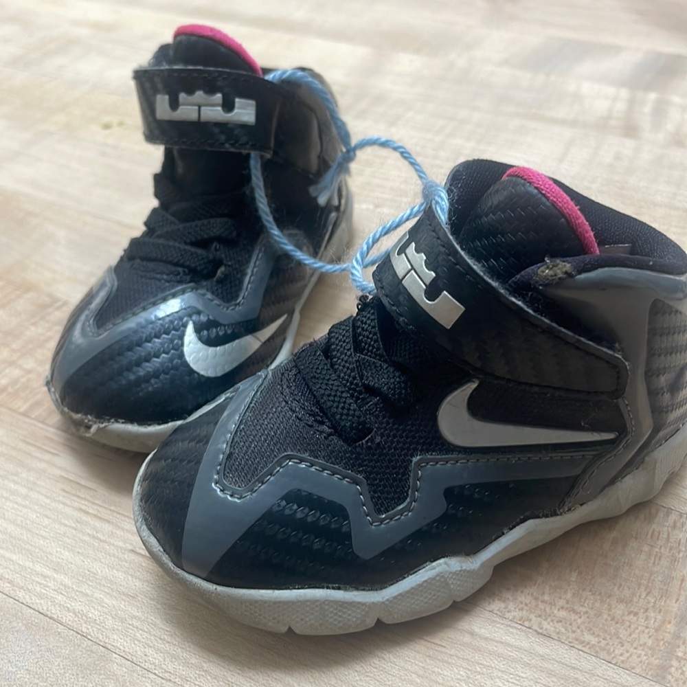 Nike toddler sneakers